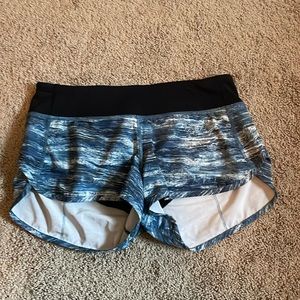 Lululemon size 6 Speed Up Short 2.5" inseam